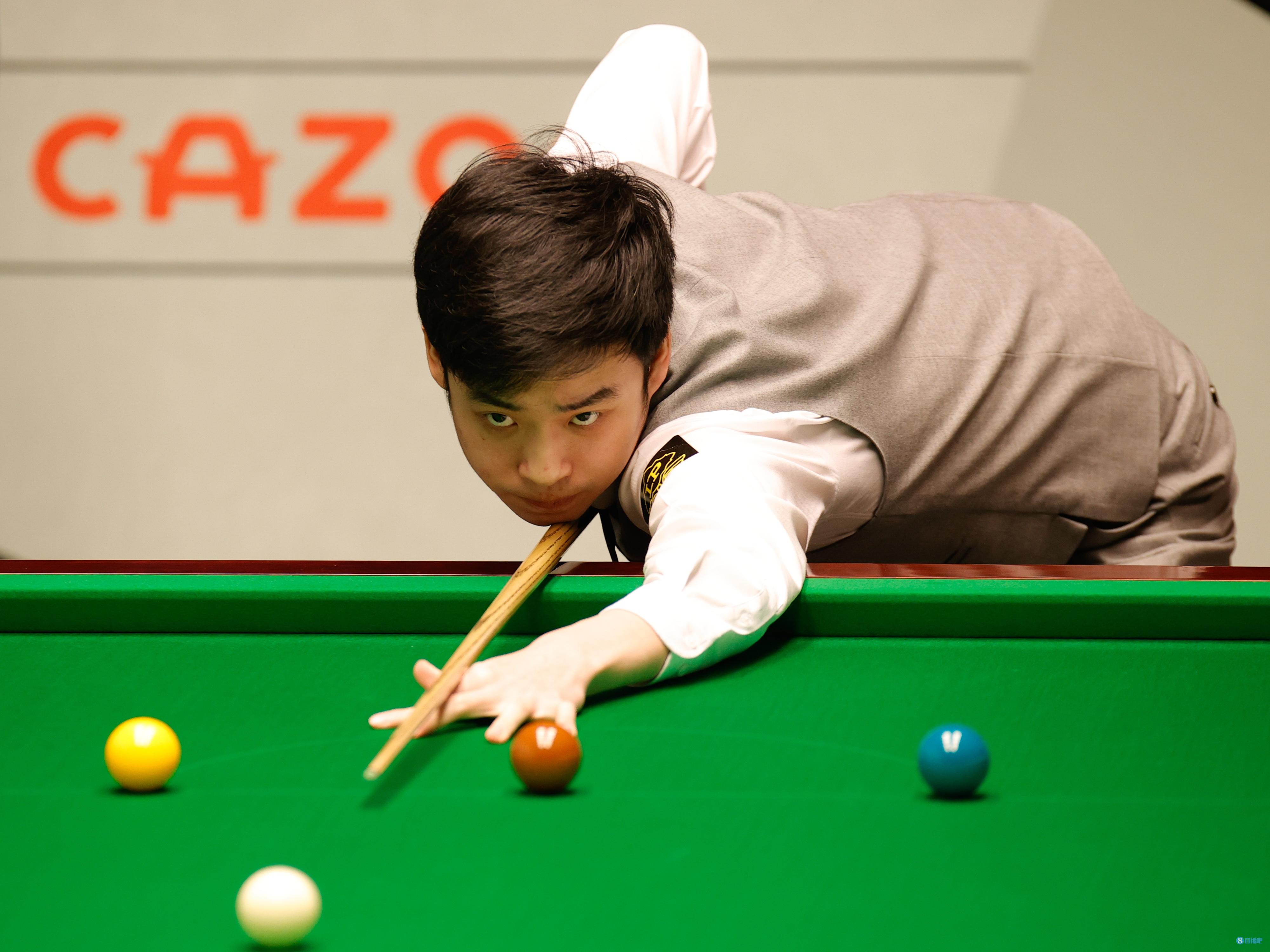 充满悬念的 充满悬念的